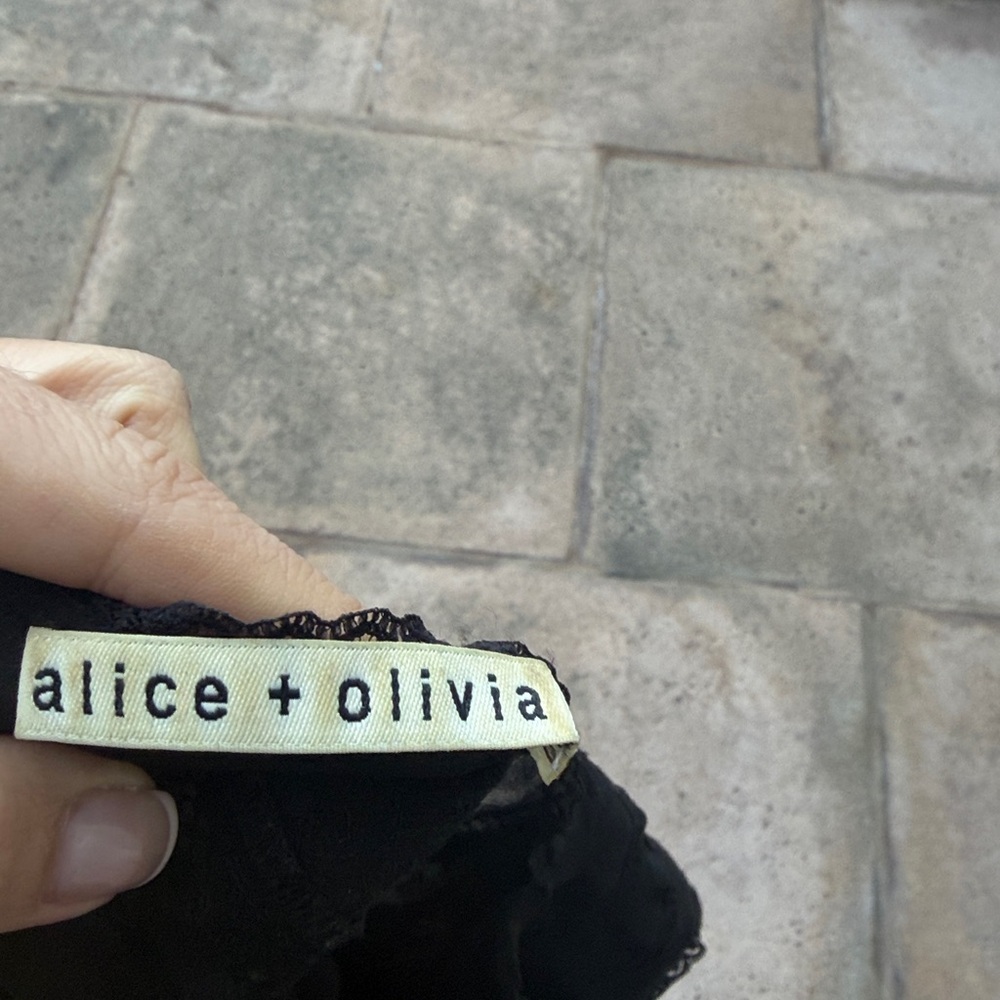 ALICE AND OLIVIA Flirty Sexy Romantic Black Semi-Sheer Lace Blouse size 8 medium - Picture 2 of 3